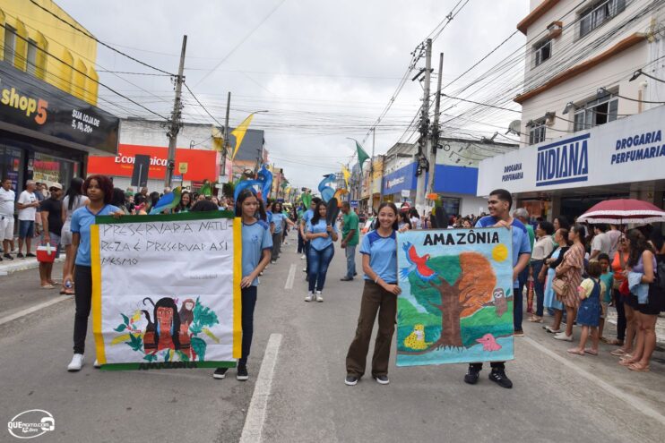 Desfile de 7 de Setembro atrai milhares de pessoas em Eunápolis 307