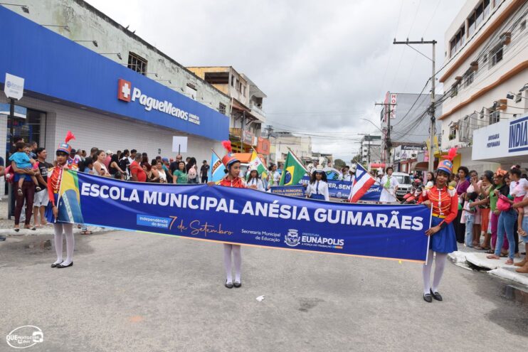 Desfile de 7 de Setembro atrai milhares de pessoas em Eunápolis 313