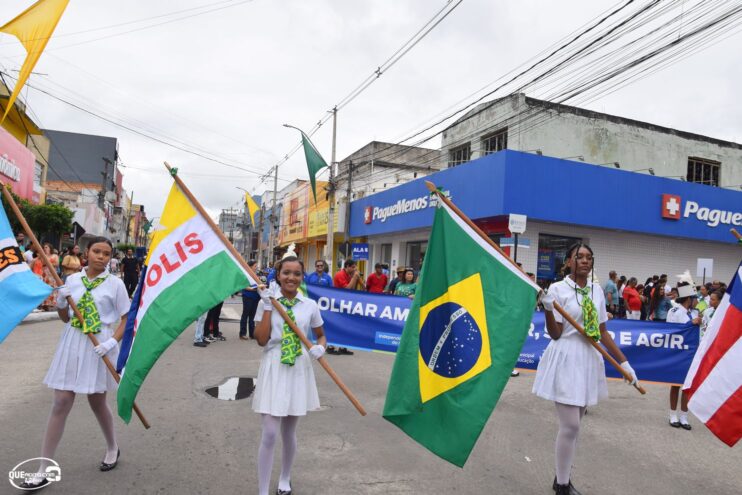 Desfile de 7 de Setembro atrai milhares de pessoas em Eunápolis 315