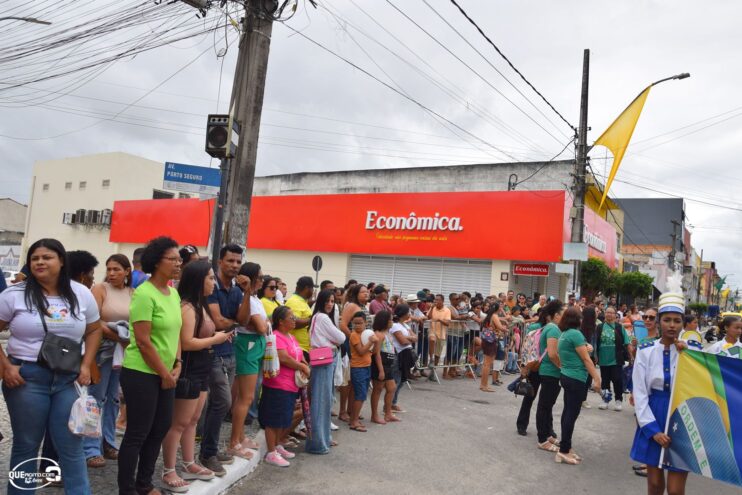 Desfile de 7 de Setembro atrai milhares de pessoas em Eunápolis 317