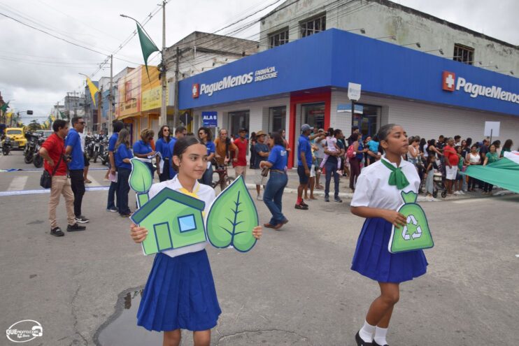 Desfile de 7 de Setembro atrai milhares de pessoas em Eunápolis 321