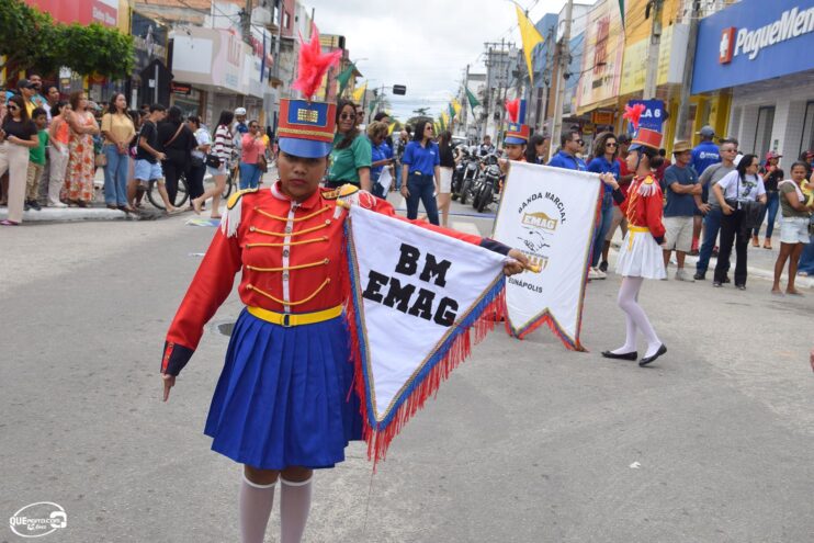 Desfile de 7 de Setembro atrai milhares de pessoas em Eunápolis 325