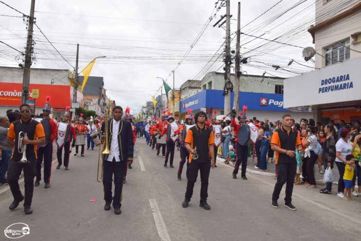 Desfile de 7 de Setembro atrai milhares de pessoas em Eunápolis 329