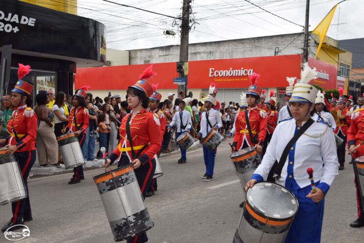 Desfile de 7 de Setembro atrai milhares de pessoas em Eunápolis 331