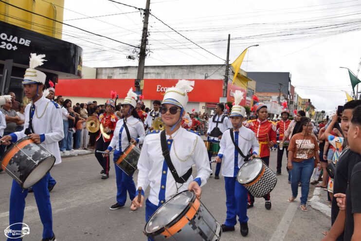 Desfile de 7 de Setembro atrai milhares de pessoas em Eunápolis 332