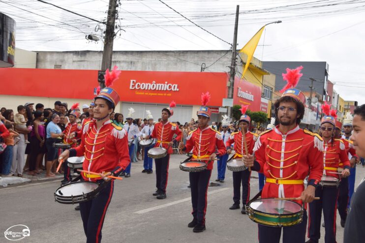 Desfile de 7 de Setembro atrai milhares de pessoas em Eunápolis 333