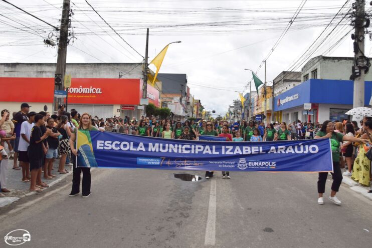 Desfile de 7 de Setembro atrai milhares de pessoas em Eunápolis 334