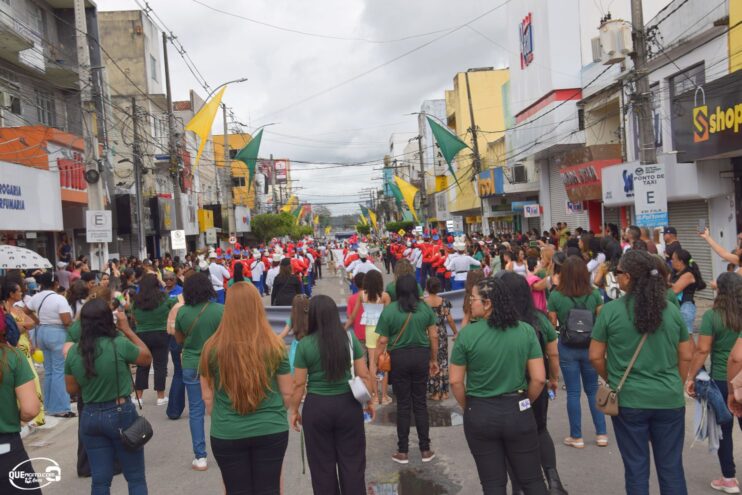 Desfile de 7 de Setembro atrai milhares de pessoas em Eunápolis 337