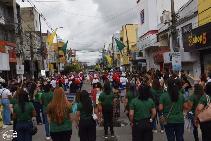 Desfile de 7 de Setembro atrai milhares de pessoas em Eunápolis 338