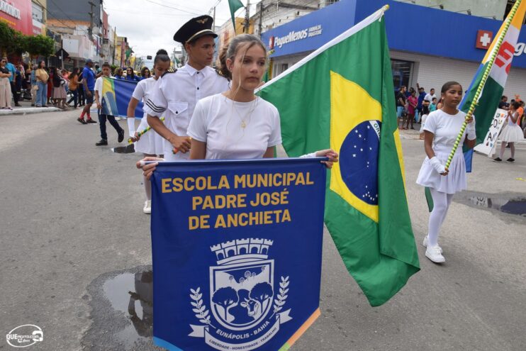 Desfile de 7 de Setembro atrai milhares de pessoas em Eunápolis 341