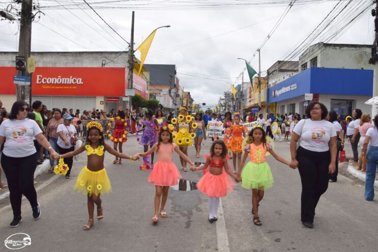 Desfile de 7 de Setembro atrai milhares de pessoas em Eunápolis 346