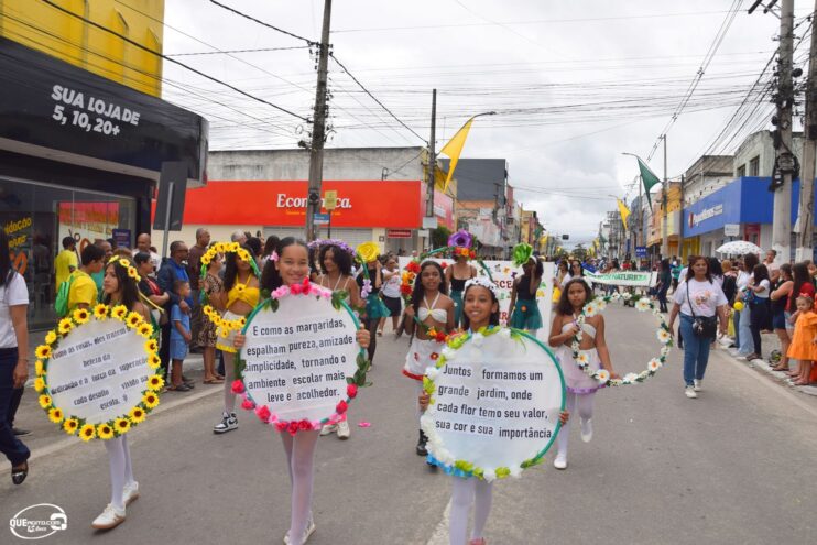 Desfile de 7 de Setembro atrai milhares de pessoas em Eunápolis 348