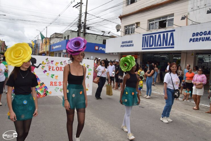 Desfile de 7 de Setembro atrai milhares de pessoas em Eunápolis 349