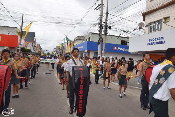 Desfile de 7 de Setembro atrai milhares de pessoas em Eunápolis 367