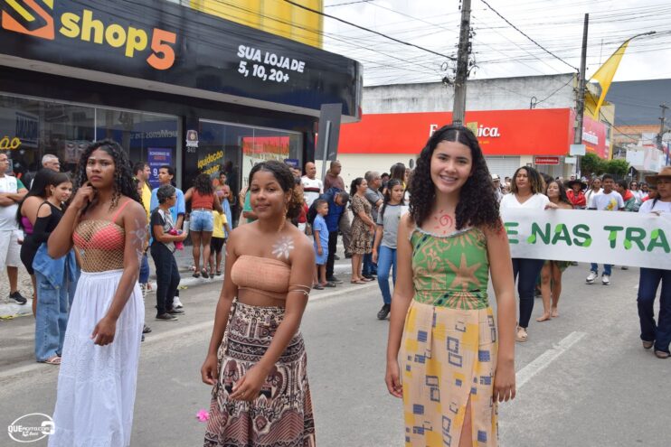 Desfile de 7 de Setembro atrai milhares de pessoas em Eunápolis 378