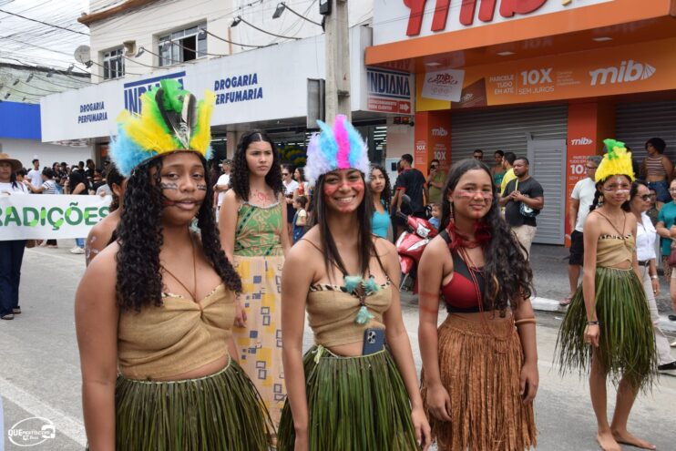 Desfile de 7 de Setembro atrai milhares de pessoas em Eunápolis 379