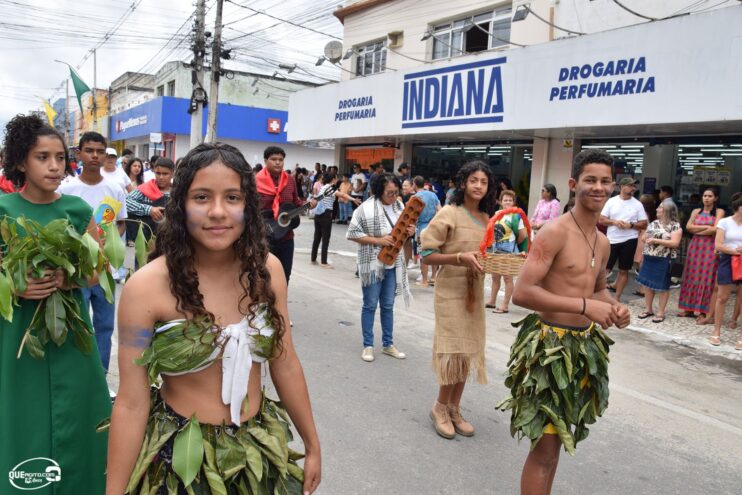 Desfile de 7 de Setembro atrai milhares de pessoas em Eunápolis 381