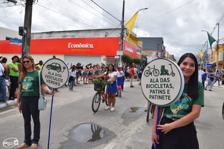 Desfile de 7 de Setembro atrai milhares de pessoas em Eunápolis 387