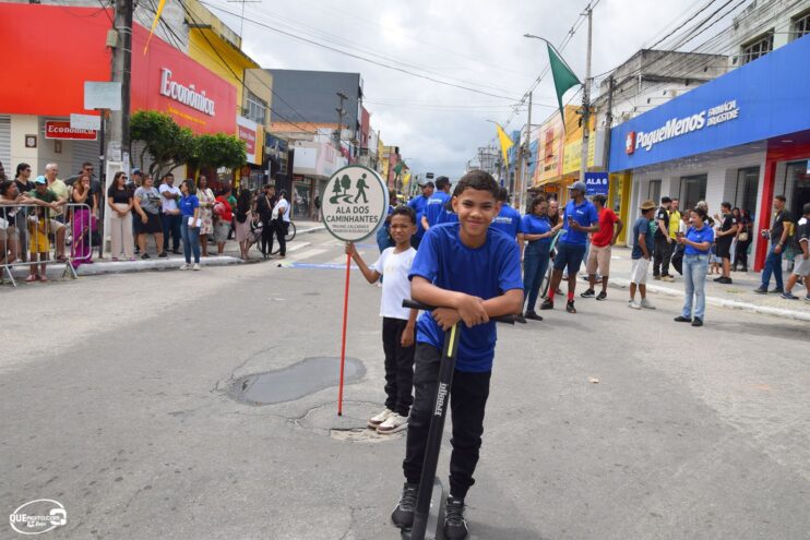 Desfile de 7 de Setembro atrai milhares de pessoas em Eunápolis 390