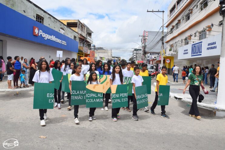 Desfile de 7 de Setembro atrai milhares de pessoas em Eunápolis 393