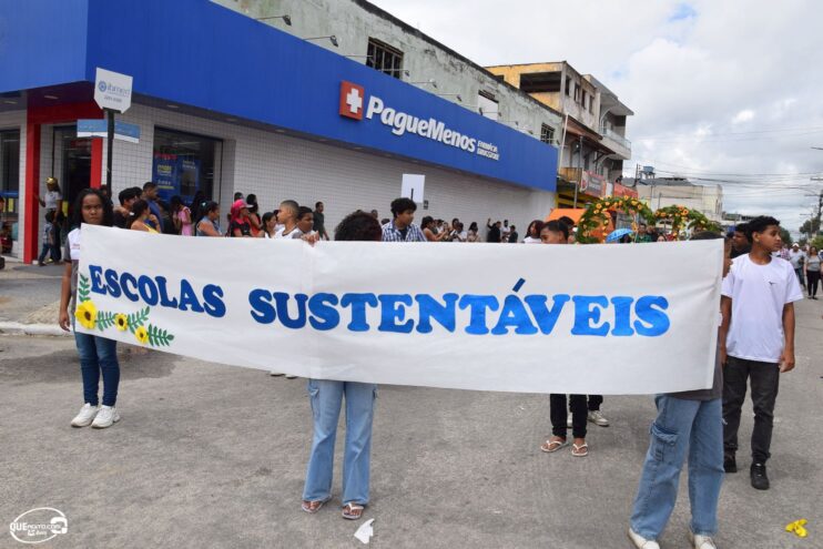 Desfile de 7 de Setembro atrai milhares de pessoas em Eunápolis 395