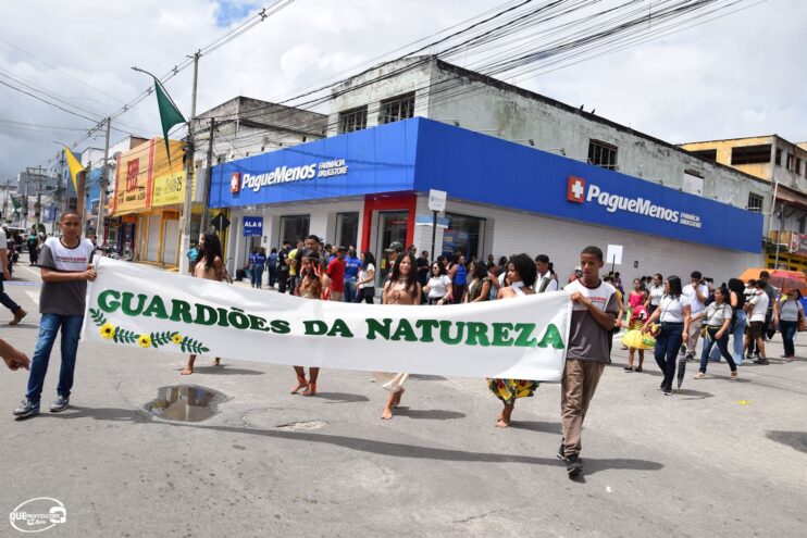 Desfile de 7 de Setembro atrai milhares de pessoas em Eunápolis 403