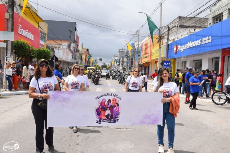 Desfile de 7 de Setembro atrai milhares de pessoas em Eunápolis 404