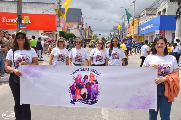 Desfile de 7 de Setembro atrai milhares de pessoas em Eunápolis 405