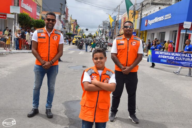 Desfile de 7 de Setembro atrai milhares de pessoas em Eunápolis 406