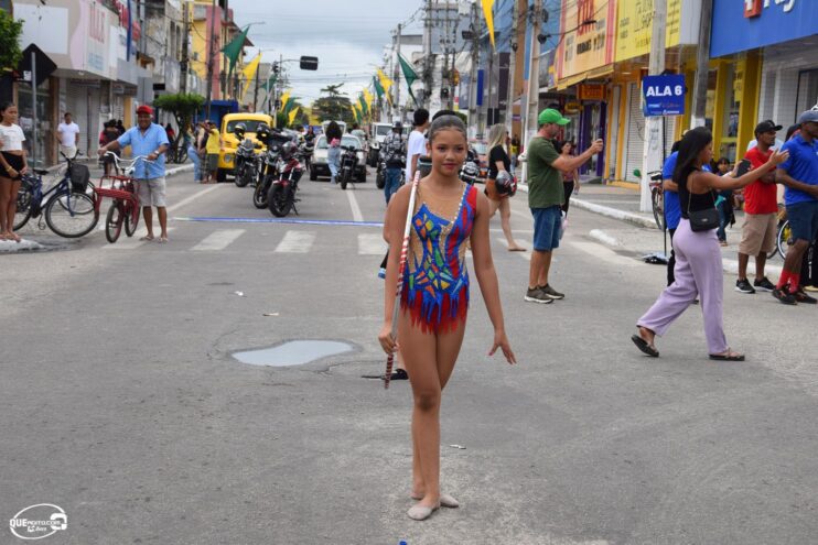 Desfile de 7 de Setembro atrai milhares de pessoas em Eunápolis 409