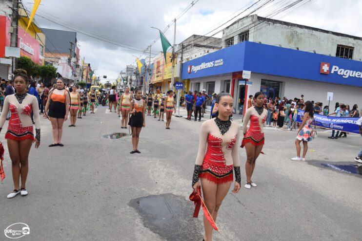 Desfile de 7 de Setembro atrai milhares de pessoas em Eunápolis 412