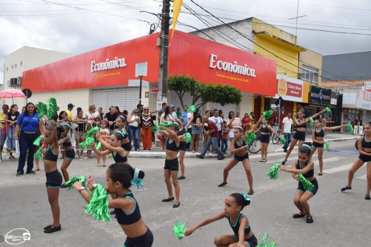 Desfile de 7 de Setembro atrai milhares de pessoas em Eunápolis 415