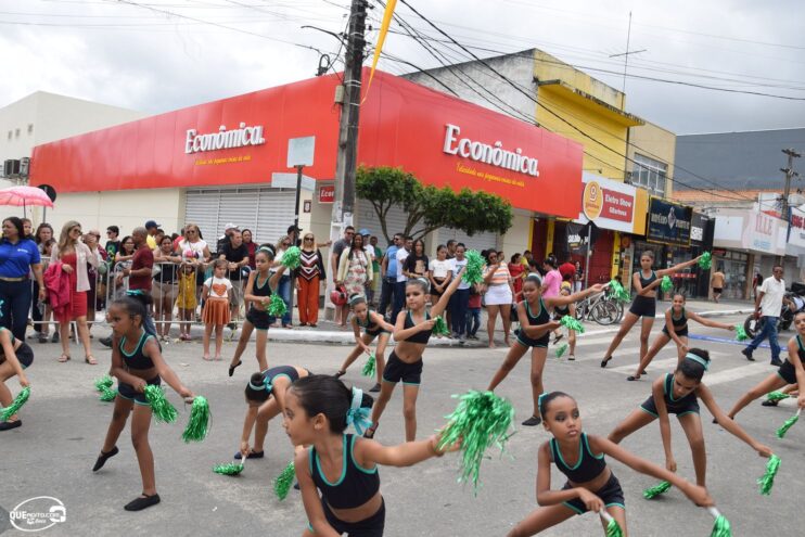 Desfile de 7 de Setembro atrai milhares de pessoas em Eunápolis 416