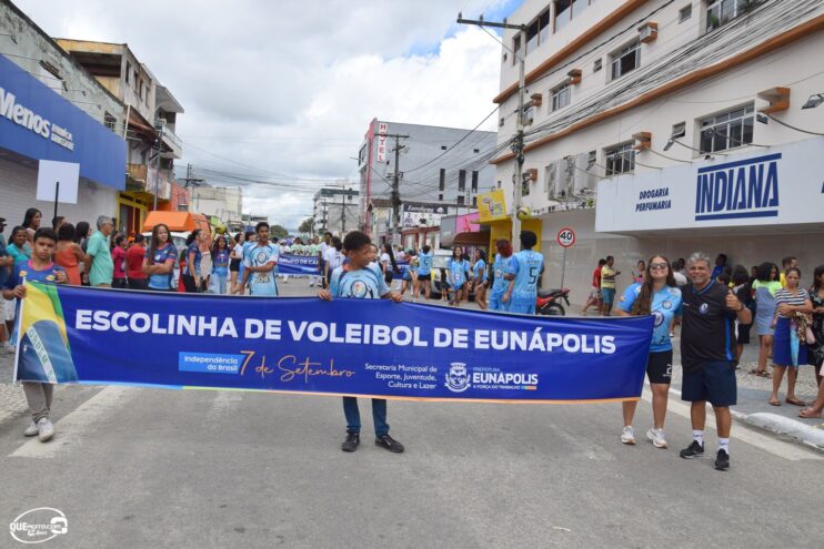Desfile de 7 de Setembro atrai milhares de pessoas em Eunápolis 417
