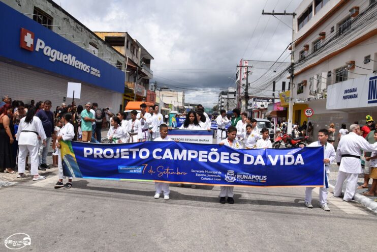 Desfile de 7 de Setembro atrai milhares de pessoas em Eunápolis 428