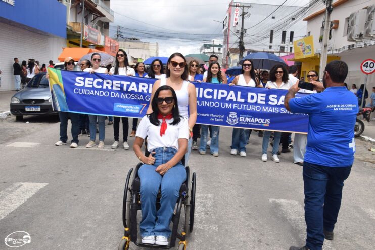 Desfile de 7 de Setembro atrai milhares de pessoas em Eunápolis 430