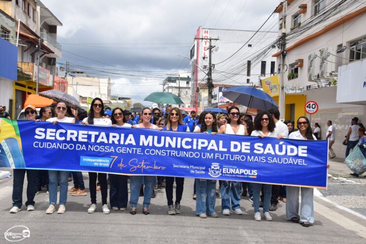 Desfile de 7 de Setembro atrai milhares de pessoas em Eunápolis 432