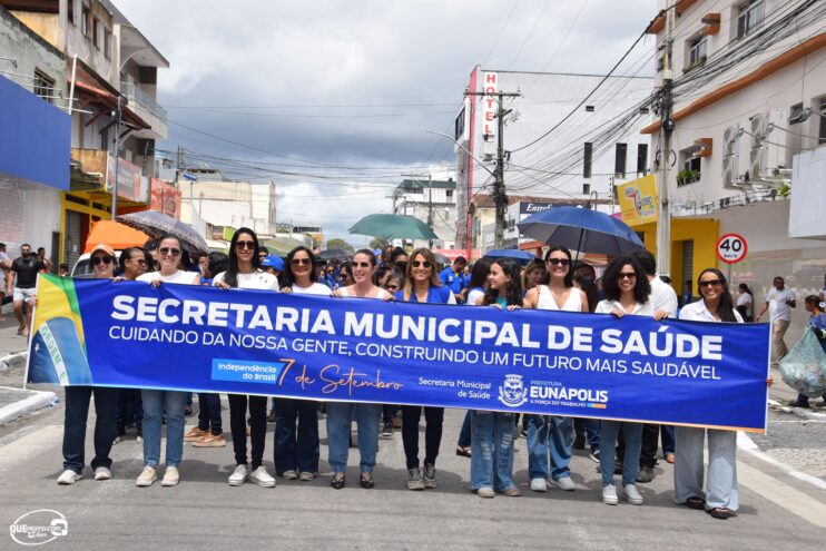 Desfile de 7 de Setembro atrai milhares de pessoas em Eunápolis 433