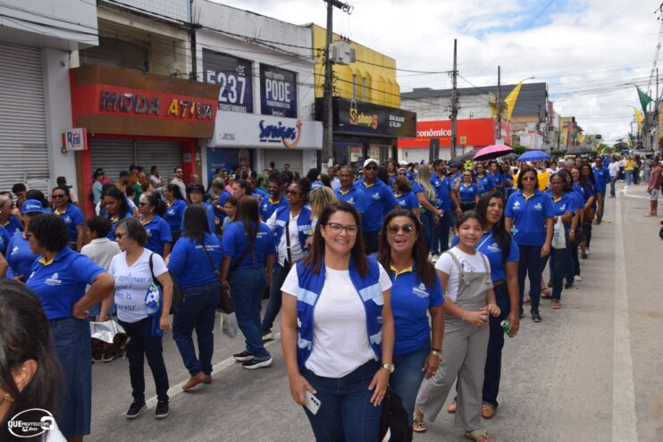 Desfile de 7 de Setembro atrai milhares de pessoas em Eunápolis 438