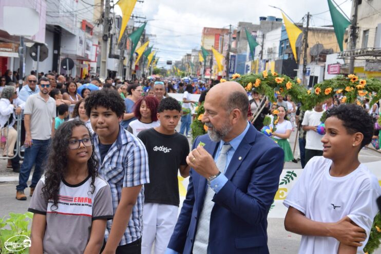 Desfile de 7 de Setembro atrai milhares de pessoas em Eunápolis 441