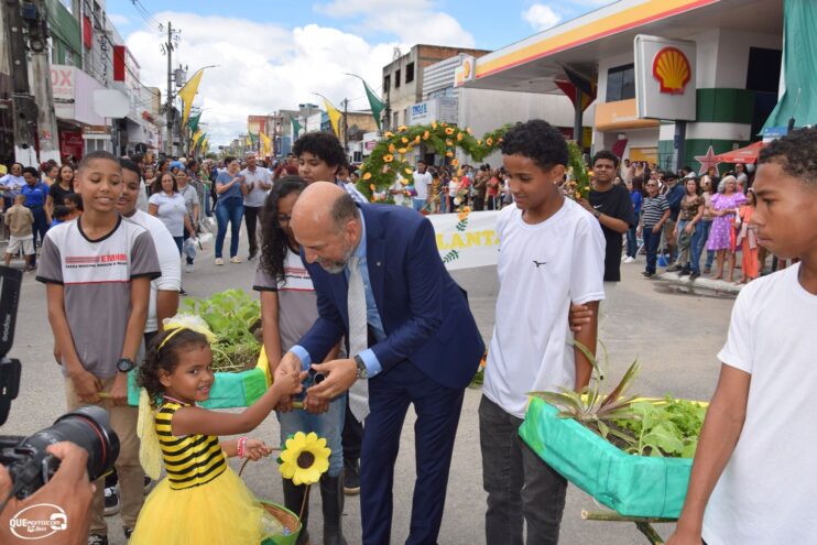 Desfile de 7 de Setembro atrai milhares de pessoas em Eunápolis 442