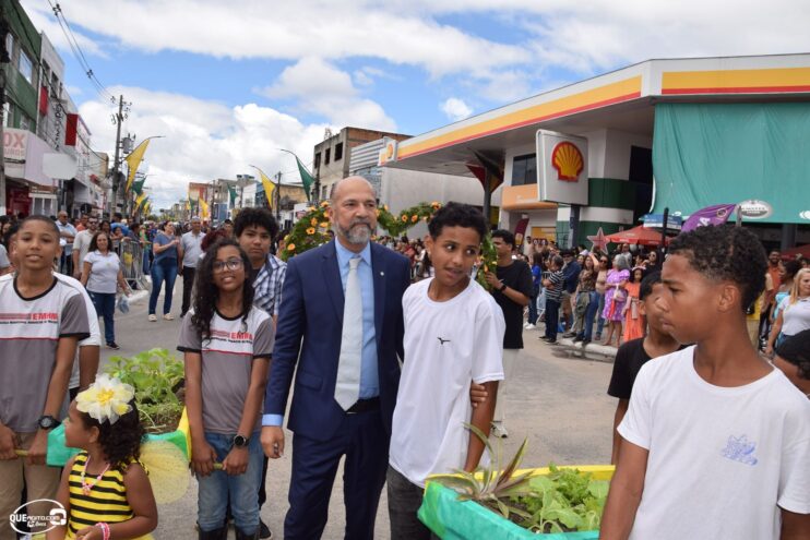 Desfile de 7 de Setembro atrai milhares de pessoas em Eunápolis 443