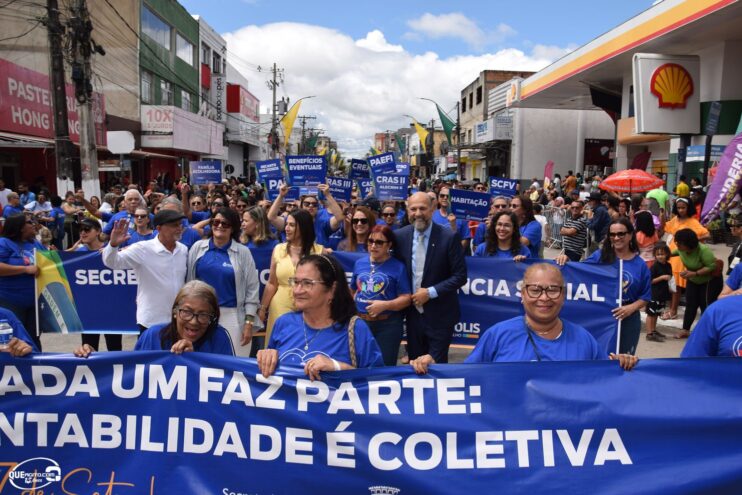 Desfile de 7 de Setembro atrai milhares de pessoas em Eunápolis 448