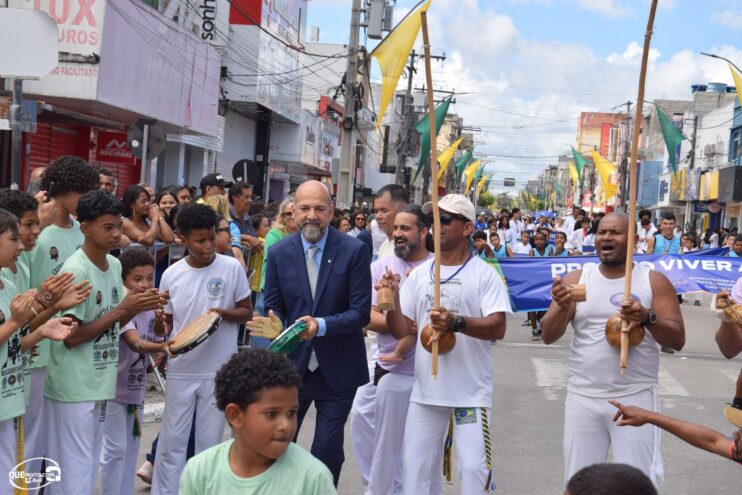 Desfile de 7 de Setembro atrai milhares de pessoas em Eunápolis 456