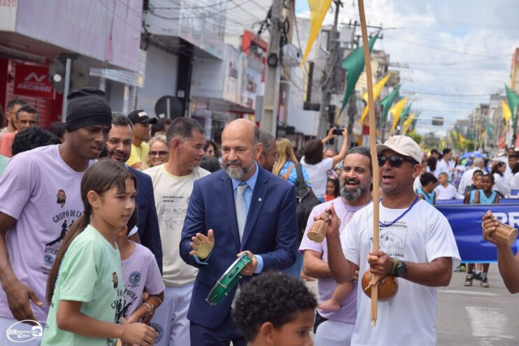 Desfile de 7 de Setembro atrai milhares de pessoas em Eunápolis 457