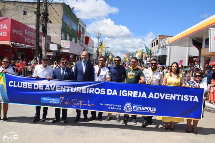 Desfile de 7 de Setembro atrai milhares de pessoas em Eunápolis 467