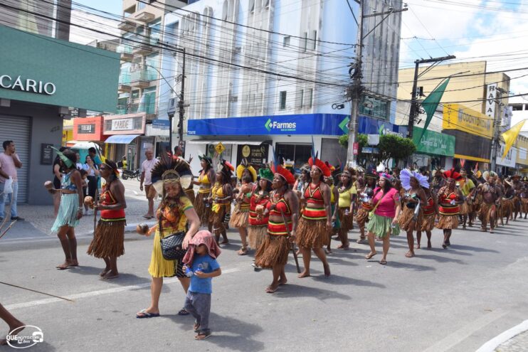 Desfile de 7 de Setembro atrai milhares de pessoas em Eunápolis 468