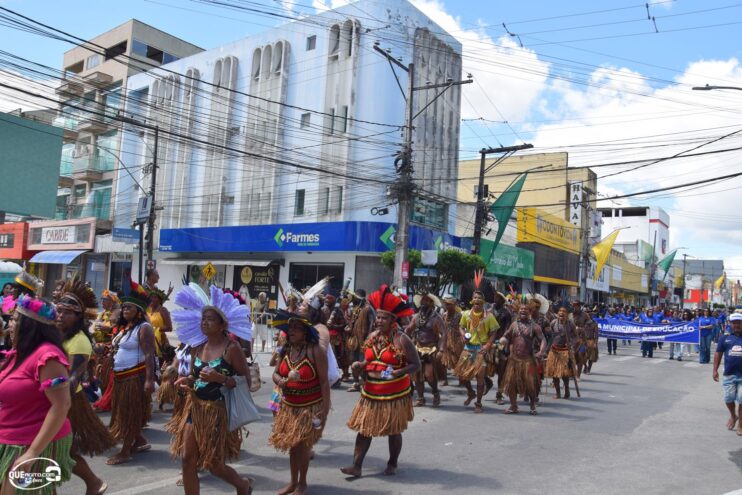 Desfile de 7 de Setembro atrai milhares de pessoas em Eunápolis 469