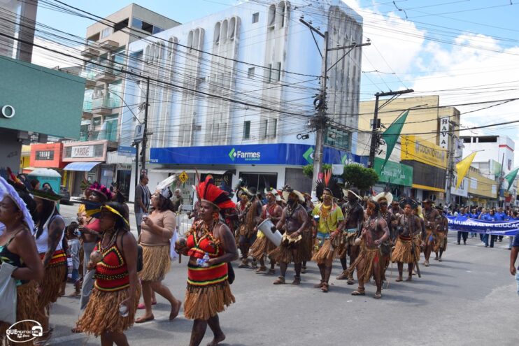 Desfile de 7 de Setembro atrai milhares de pessoas em Eunápolis 470