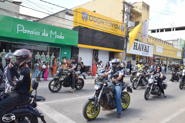 Desfile de 7 de Setembro atrai milhares de pessoas em Eunápolis 472